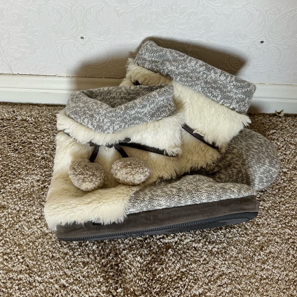 New Muk Luks Ankle Height Slippers